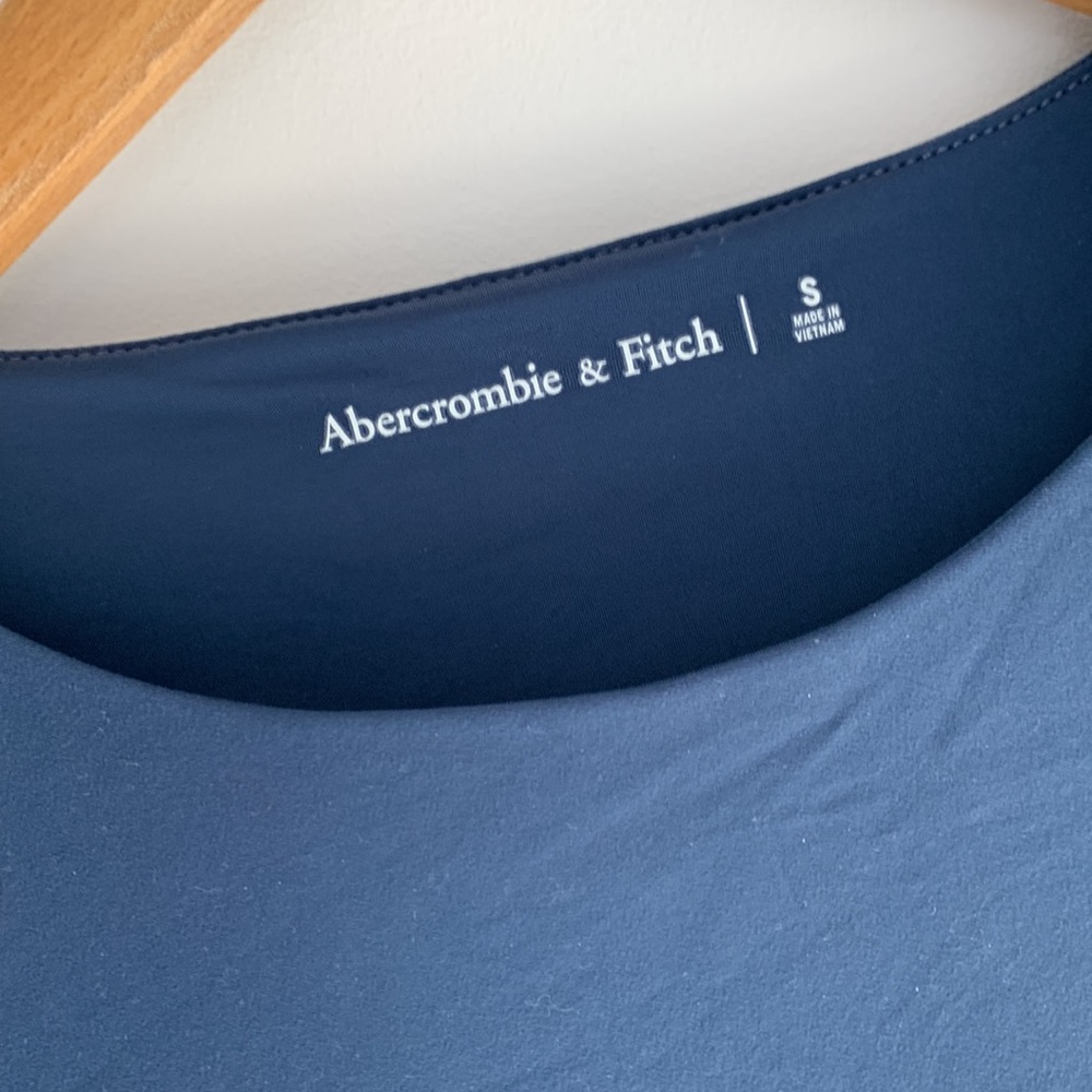 Abercrombie and Fitch Soft Matte Tuckable Long Sleeve Navy Blue SzS - Picture 10 of 11